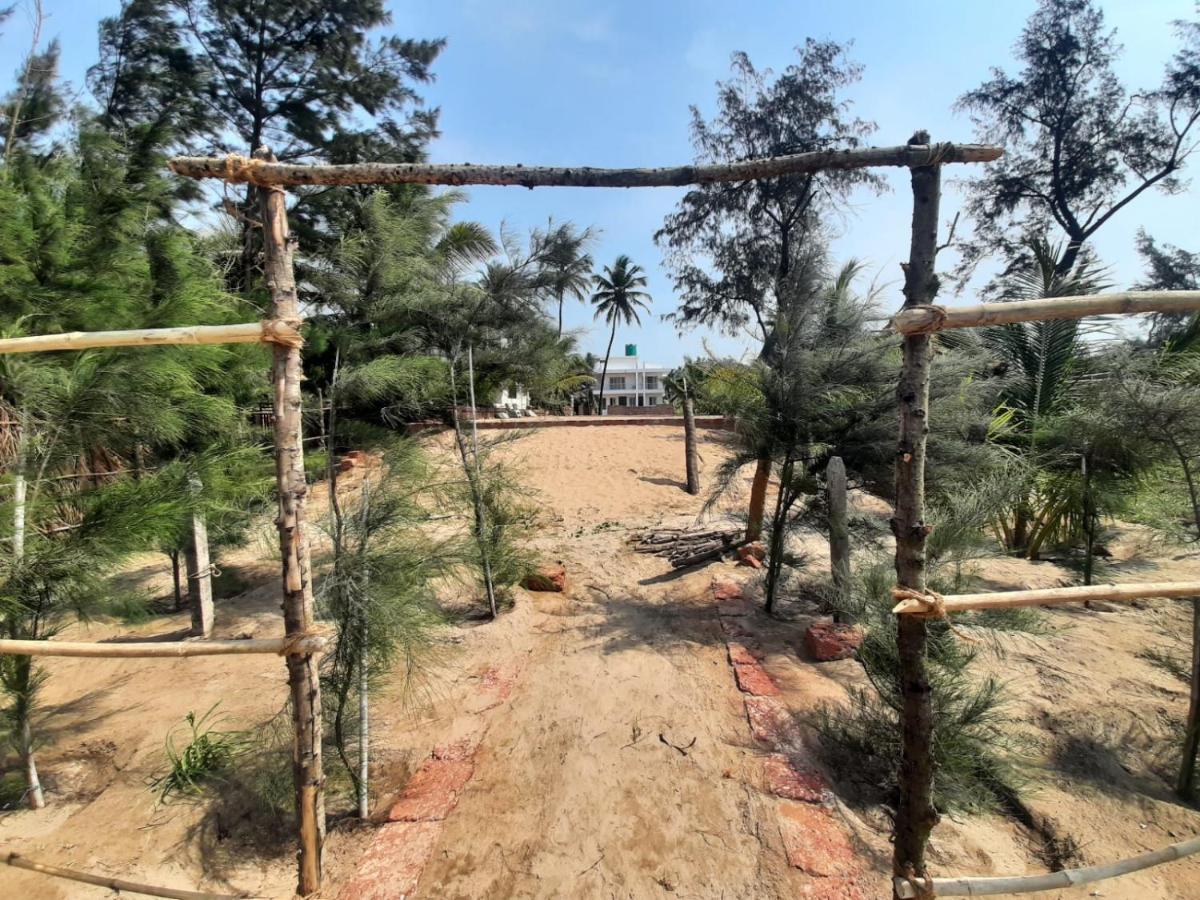 Raapan Beach Resort Mālvan Zewnętrze zdjęcie